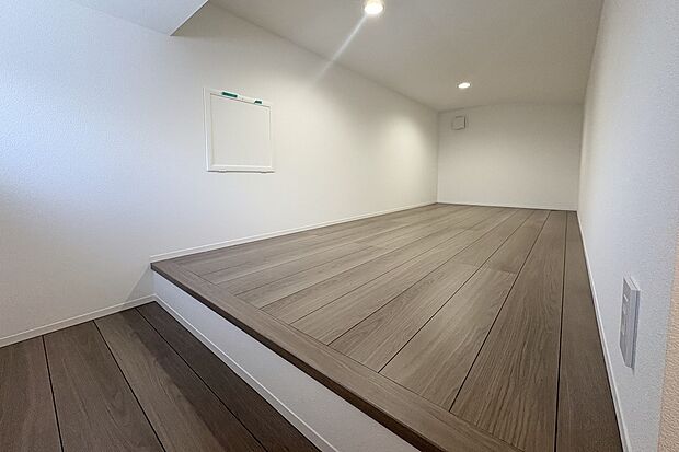 Photo/小屋裏収納
ご家族の成長と共に、いつの間にか増えてしまうお荷物も、しっかりと仕舞っておける充分な収納スペース。