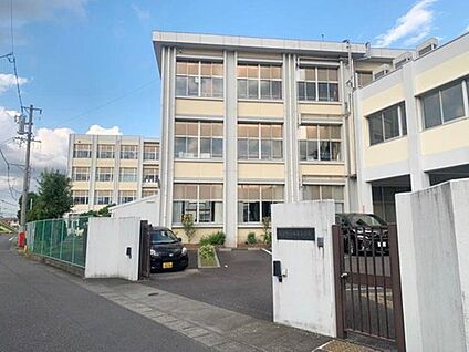 柏森小学校 800ｍ(徒歩10分)