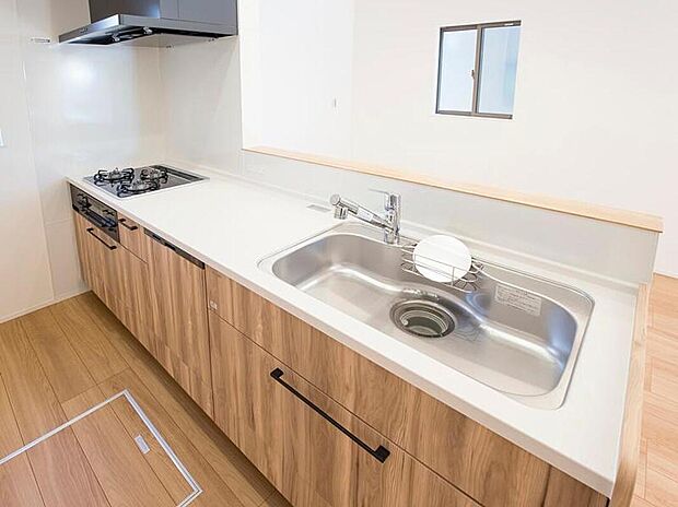 【キッチン】食器洗い乾燥機や豊富な収納など、使い勝手の良いキッチン。