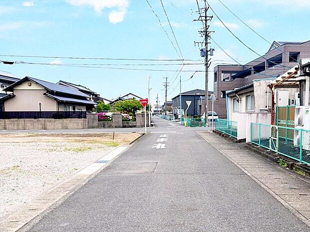 【前面道路含む現地写真】師勝西小・師勝中まで徒歩13分。登下校も安全な住環境です。