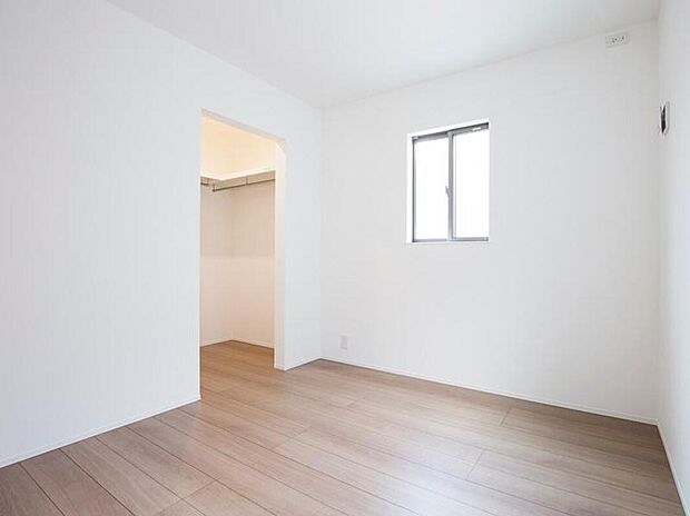 【リビング以外の居室】3号地2階洋室
収納力豊富なウォークインクローゼットがあります。