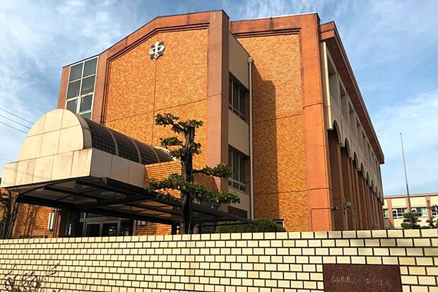 八幡中学校(約290m)