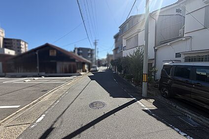 東側道路