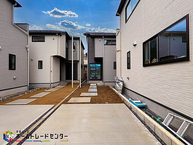 各居室に収納を完備しております。収納が豊富な住宅は居室空間がしっかりと使えるので暮らしやすさが断然に上がります。荷物をを気にすることなく家具の配置をお好み通りにできるのも大きな魅力です。