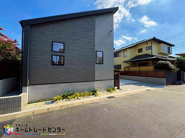 家族みんなが揃う場所だからこそ一番に陽当たりを考慮し明るくゆったりとくつろげる場所として設計しております。