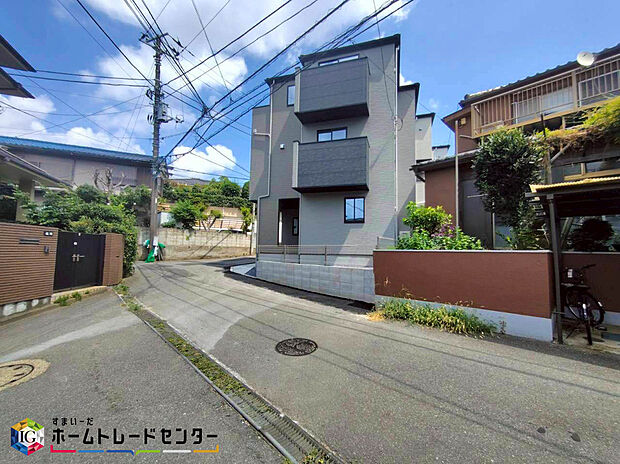 閑静な住宅地で子育て家族にピッタリ。毎日のお散歩も快適な緑に恵まれたエリアで、自然に包まれた穏やかな暮らしを実現するための、ゆとりある住環境が整っています。緑の潤いを感じながらホッと生活できそう。

