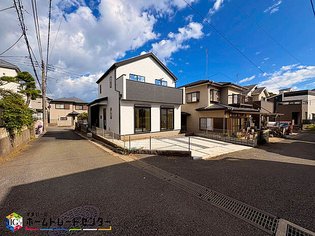 美しい緑と良好な住環境が守られてきたこの街に、新築戸建てが誕生致しました。穏やかな空気の流れる落ち着いた住環境です。ぜひ、現地へ足をお運びいただき実際の環境・陽当たりをご確認下さいませ♪