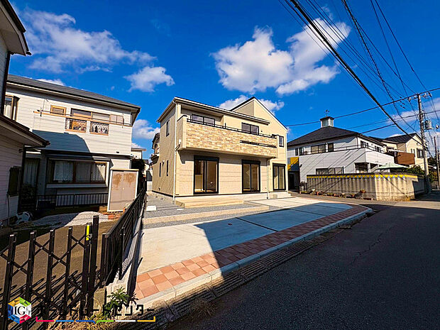 閑静な住宅地で子育て家族にピッタリ。毎日のお散歩も快適な緑に恵まれたエリアで、自然に包まれた穏やかな暮らしを実現するための、ゆとりある住環境が整っています。緑の潤いを感じながらホッと生活できそう。