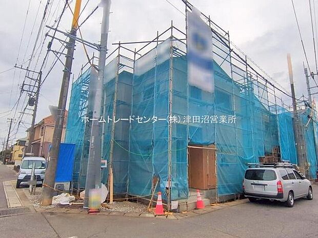 美しい緑と良好な住環境が守られてきたこの街に、新築戸建てが誕生致しました。穏やかな空気の流れる落ち着いた住環境です。ぜひ、現地へ足をお運びいただき実際の環境・陽当たりをご確認下さいませ♪