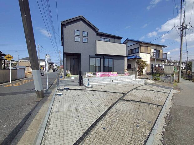 美しい緑と良好な住環境が守られてきたこの街に、新築戸建てが誕生致しました。穏やかな空気の流れる落ち着いた住環境です。ぜひ、現地へ足をお運びいただき実際の環境・陽当たりをご確認下さいませ♪