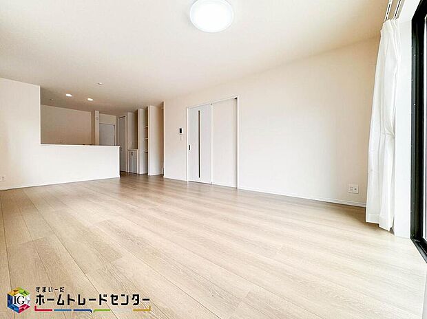 家族の食事や団らんのほか、お子様を遊ばせたり友人を招いたりするLDKは住まいの中心。長時間過ごす場所だからこそ、陽当たりの良さ・居心地の良さなどお住まい探しの一番重要なポイントになります。