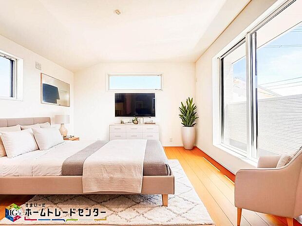 南向きの主寝室は採光も明るく風通し共に良好です。ダブルベッドのサイズのベッドを配置しても十分な広さを確保できる寝室です♪※こちらはCGなどで画像生成したイメージ画像となります。