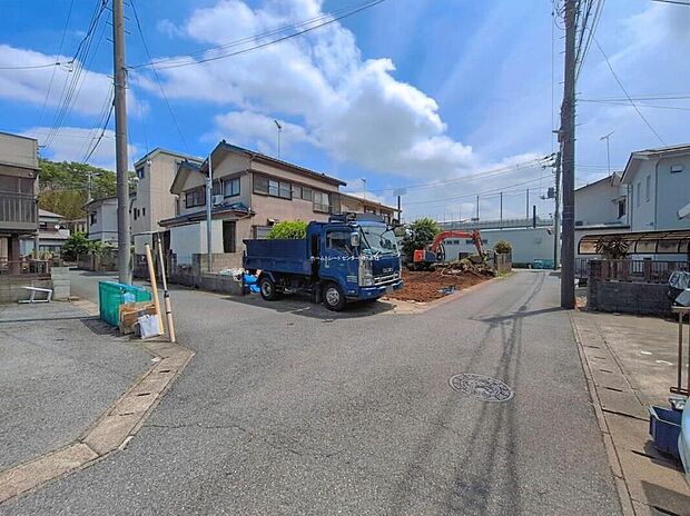南からの陽光たっぷり降りそそぐ明るいお住まいです。どのお部屋も、採光良好な風通しの良い快適な空間となっております。