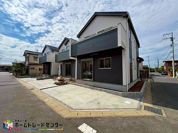 【前面道路含む現地写真】閑静な住宅地で子育て家族にピッタリ。毎日のお散歩も快適な緑に恵まれたエリアで、自然に包まれた穏やかな暮らしを実現するための、ゆとりある住環境が整っています。緑の潤いを感じながらホッと生活できそう。