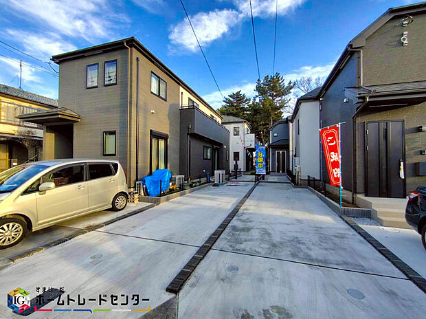 【前面道路含む現地写真】四季を通じて自然と触れ合えるスポットが周辺には盛りだくさん！お散歩やジョギング、週末のご家族での遊びに最適です。目の前に広がる開放感とゆとり、暮らしの夢を育む理想の住まいがここにはあります。