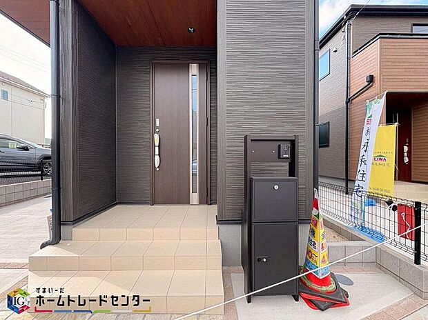 【玄関】家の第一印象は玄関で決まるくらい重要な場所。玄関は家の顔といわれますが我が家のセンスをさりげなく感じさせる魅力ある玄関造りも楽しみの一つ。帰宅する度に家族がほっとできる心地よい空間造りも大切ですね♪