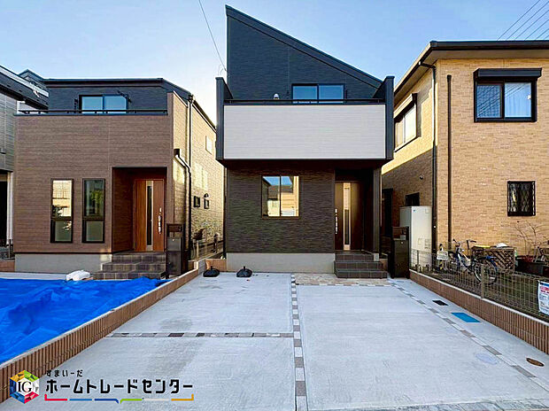 【現地外観写真】美しい緑と良好な住環境が守られてきたこの街に、新築戸建てが誕生致しました。穏やかな空気の流れる落ち着いた住環境です。ぜひ、現地へ足をお運びいただき実際の環境・陽当たりをご確認下さいませ♪