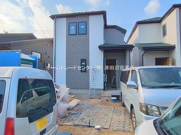 【現地外観写真】美しい緑と良好な住環境が守られてきたこの街に、新築戸建てが誕生致しました。穏やかな空気の流れる落ち着いた住環境です。ぜひ、現地へ足をお運びいただき実際の環境・陽当たりをご確認下さいませ♪