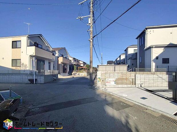 【前面道路含む現地写真】この風景が暮らしの一部に。毎日がイキイキと笑顔溢れる暮らしの始まりです♪ぜひ一度この見晴らしを体感してみませんか♪ご都合の良い時　自由に外観ご覧になれます。ご内見ご希望の際はぜひお気軽にご連絡下さい♪