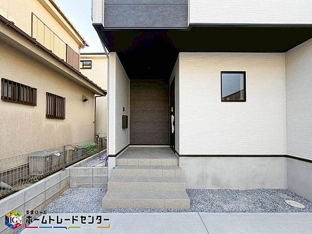 【玄関】家の第一印象は玄関で決まるくらい重要な場所。玄関は家の顔といわれますが我が家のセンスをさりげなく感じさせる魅力ある玄関造りも楽しみの一つ。帰宅する度に家族がほっとできる心地よい空間造りも大切ですね♪
