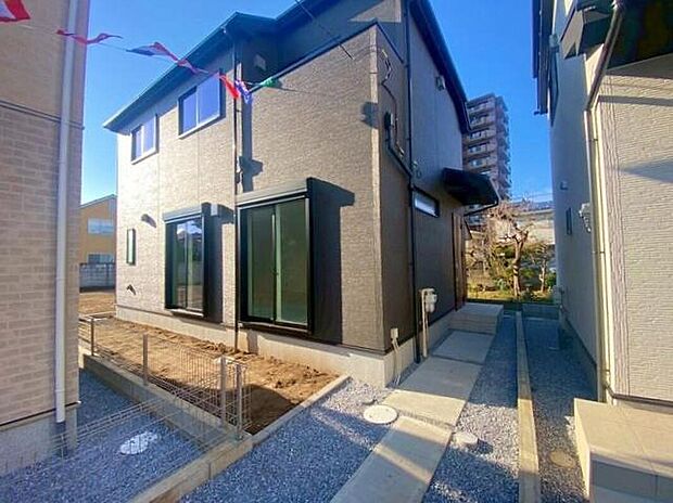 【現地外観写真】当物件のご案内につきましては、営業スタッフが丁寧に御対応します♪休日、お仕事帰りなど、ご都合に合わせていつでもご案内いたします♪周辺環境と併せて、実際に現地をご確認ください♪