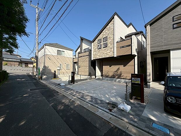 【現地外観写真】当物件のご案内につきましては、営業スタッフが丁寧に御対応します♪休日、お仕事帰りなど、ご都合に合わせていつでもご案内いたします♪周辺環境と併せて、実際に現地をご確認ください♪