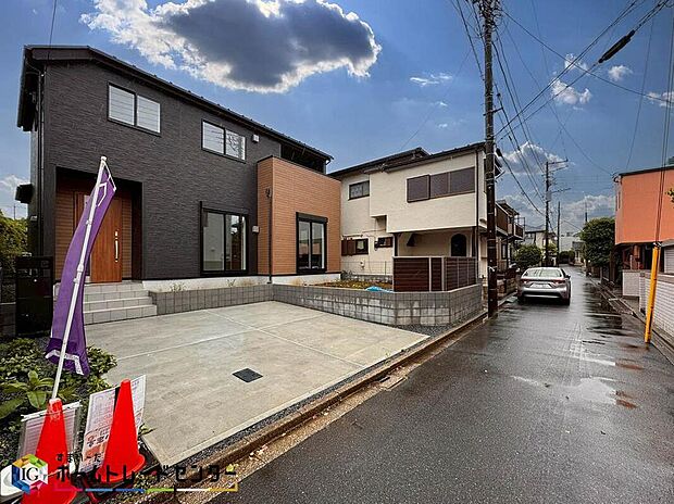【現地外観写真】美しい緑と良好な住環境が守られてきたこの街に、新築戸建てが誕生致しました。穏やかな空気の流れる落ち着いた住環境です。ぜひ、現地へ足をお運びいただき実際の環境・陽当たりをご確認下さいませ♪