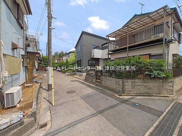 【前面道路含む現地写真】この風景が暮らしの一部に。毎日がイキイキと笑顔溢れる暮らしの始まりです♪ぜひ一度この見晴らしを体感してみませんか♪ご都合の良い時　自由に外観ご覧になれます。ご内見ご希望の際はぜひお気軽にご連絡下さい♪