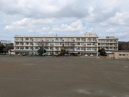 千葉市立緑が丘中学校 700m(徒歩9分)