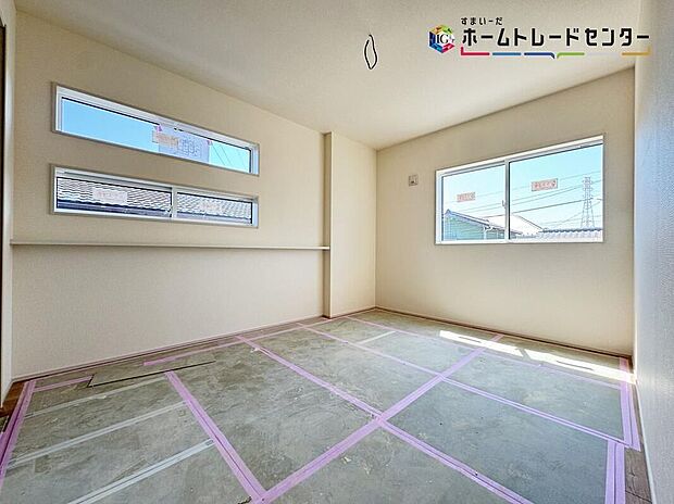 【リビング以外の居室】2面採光を確保した明るい居室スペース！やわらかな自然光がたっぷりと差し込み、毎朝気持ちよく目覚められます。風通しも良好で、一年を通して快適に過ごせるお部屋です♪