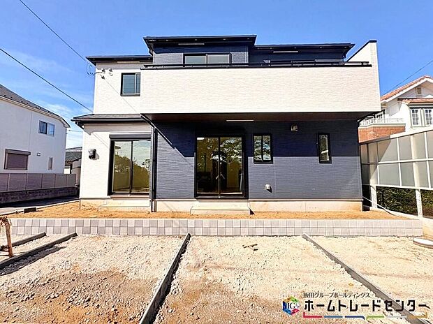 【現地外観写真】B号棟☆美しい緑と良好な住環境が守られてきたこの街に、新築戸建てが誕生致しました。穏やかな空気の流れる落ち着いた住環境です。ぜひ、現地へ足をお運びいただき実際の環境・陽当たりをご確認下さいませ♪