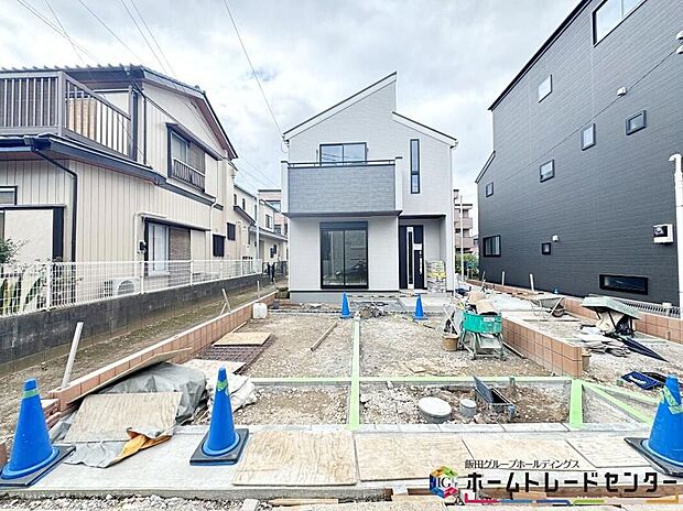 【現地外観写真】【2号棟】当物件のご案内につきましては、営業スタッフが丁寧に御対応します♪休日、お仕事帰りなど、ご都合に合わせていつでもご案内いたします♪周辺環境と併せて、実際に現地をご確認ください♪