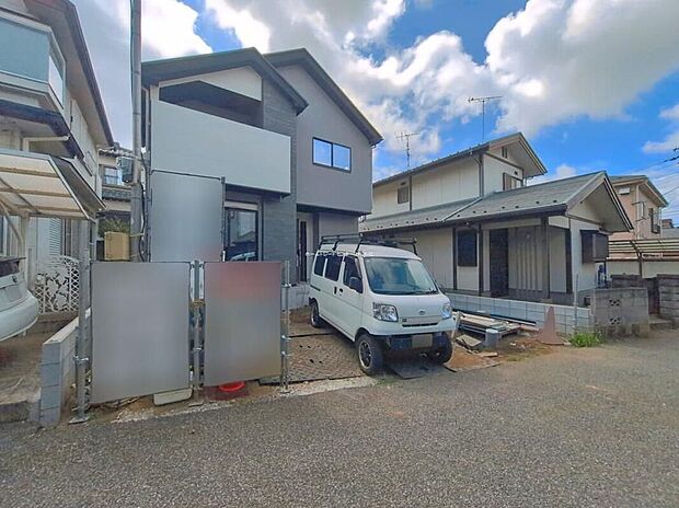 【現地外観写真】当物件のご案内につきましては、営業スタッフが丁寧に御対応します♪休日、お仕事帰りなど、ご都合に合わせていつでもご案内いたします♪周辺環境と併せて、実際に現地をご確認ください♪