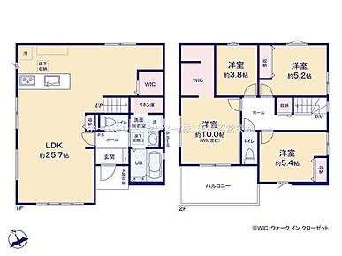 25帖超のゆとりあるLDKは、家族が自然と集まる開放的な大空間。リビングでくつろいだり、ダイニングで食卓を囲んだり、それぞれの時間を過ごしながらも家族の気配を感じられる住まいです。 