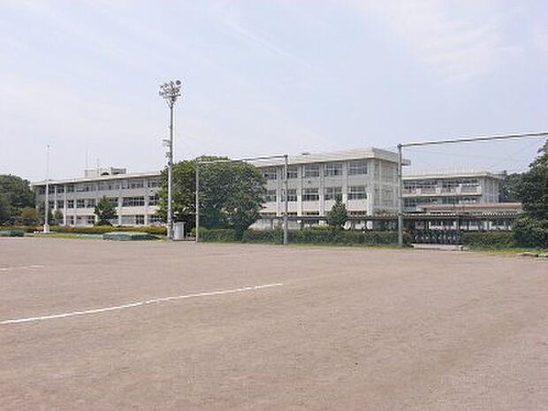 氏家中学校（約3,130m・徒歩40分）