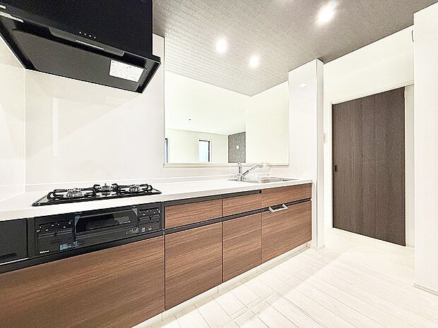 ■シンプルで機能的、毎日使いやすいキッチン