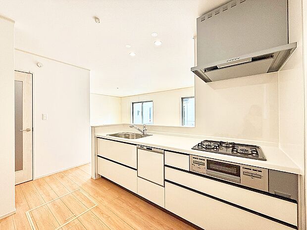 ■シンプルで機能的、毎日使いやすいキッチン