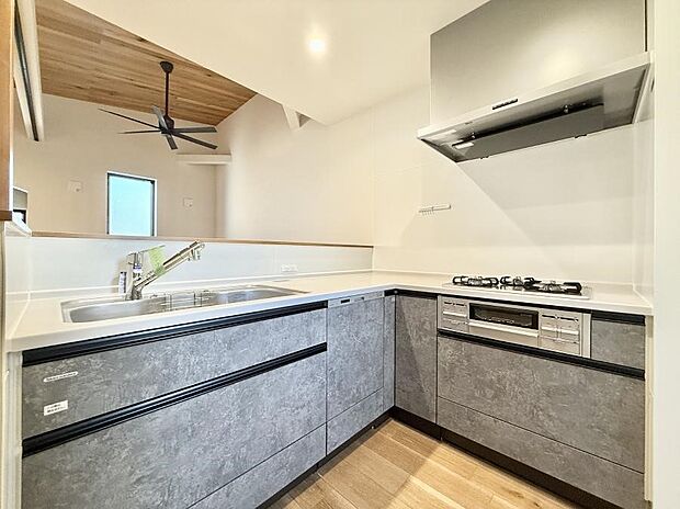 ■シンプルで機能的、毎日使いやすいキッチン