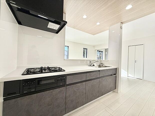 ■シンプルで機能的、毎日使いやすいキッチン