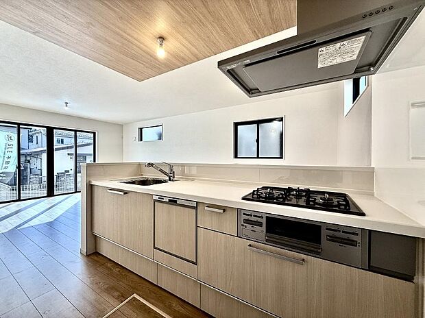 ■シンプルで機能的、毎日使いやすいキッチン