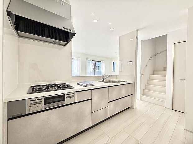 ■シンプルで機能的、毎日使いやすいキッチン