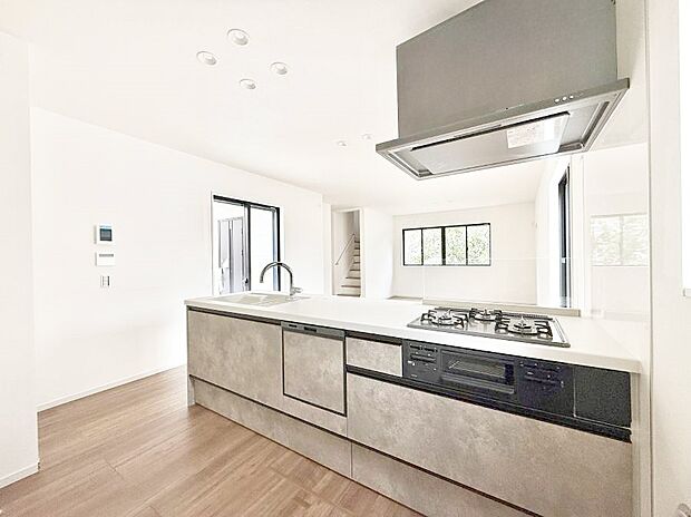 ■シンプルで機能的、毎日使いやすいキッチン