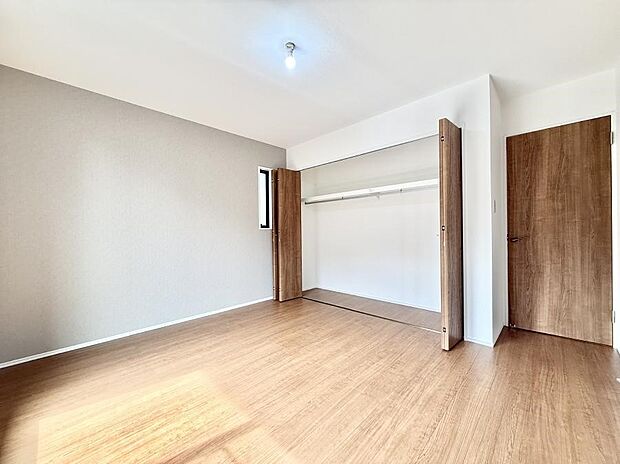 1号棟 ■落ち着いた色合いのお部屋で穏やかな時間を楽しめます