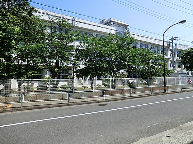 横須賀市立久里浜中学校（約1,135m）