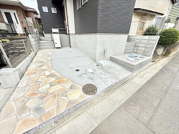 【駐車場】■自宅にある駐車スペースなので安心ですね