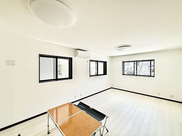 【リビング】■くつろぎと笑顔が集まる、心温まるリビング