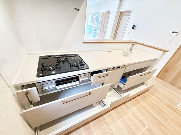 【キッチン】■家族の絆を深める、温もりのあるキッチン