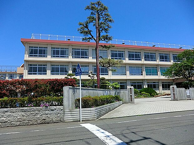 平塚市立春日野中学校（約880m・徒歩11分）