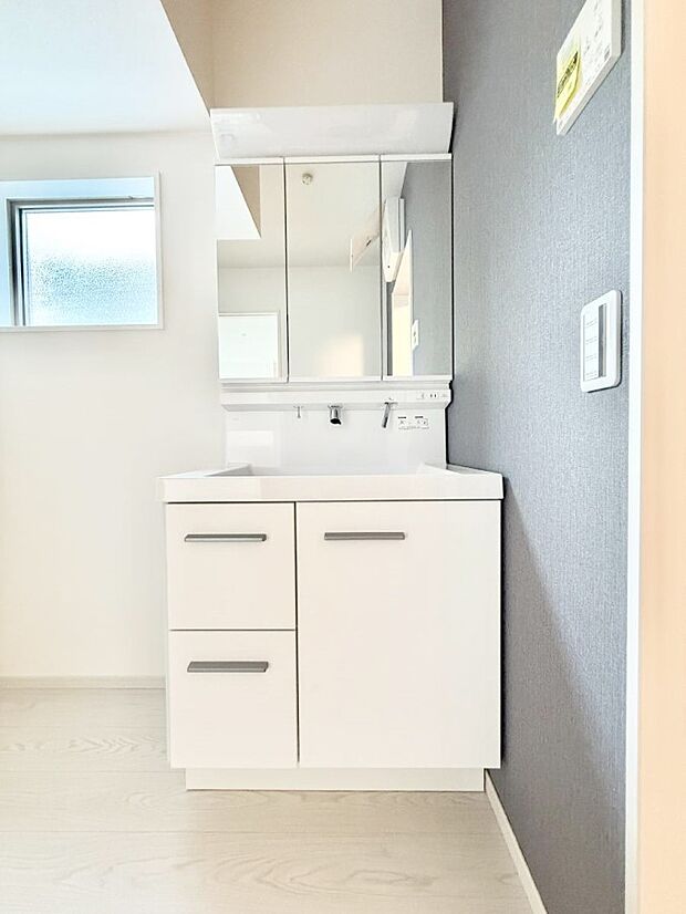 【洗面台・洗面所】■明るい洗面所は毎朝の歯磨きも楽しくできちゃいそうです♪