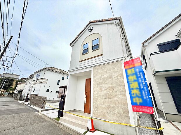 【現地外観写真】■暮らしを彩る充実した設備仕様が備わった住まい